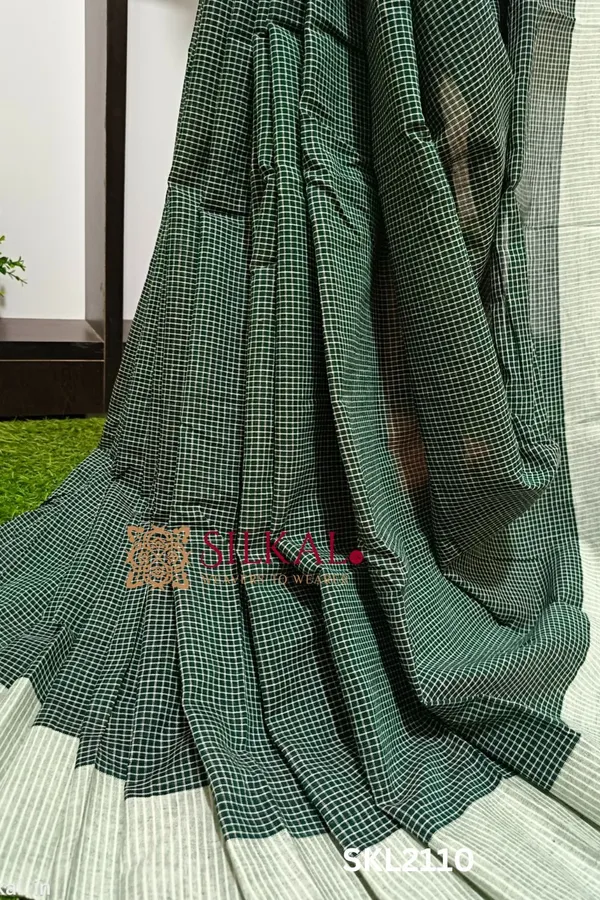 Patteda_Anchu_Checks_With_Plain_Border_Saree_Code-_SKL1336