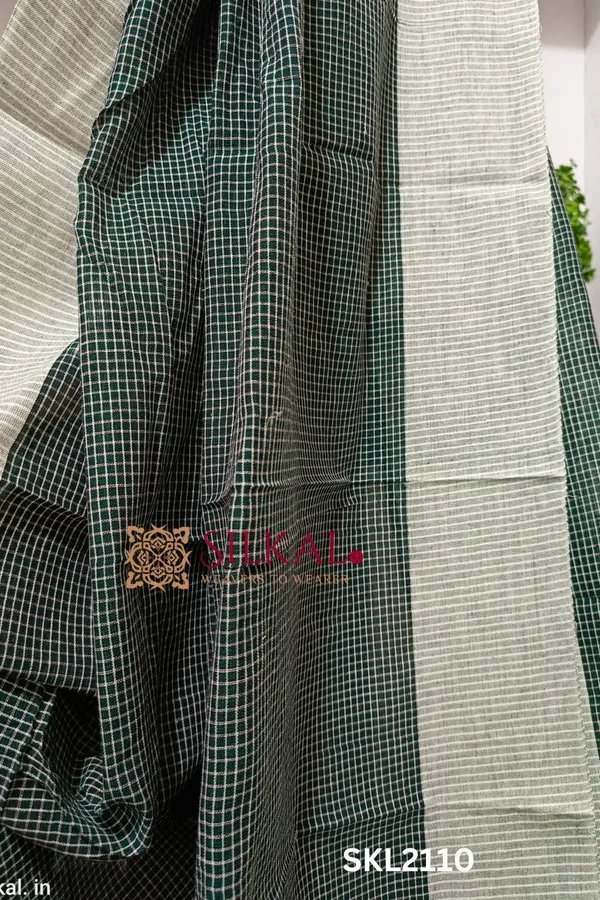 Patteda_Anchu_Checks_With_Plain_Border_Saree_Code-_SKL1336