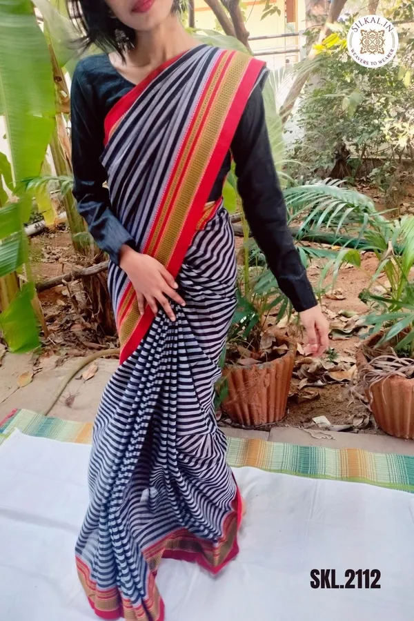 Patteda_Anchu_Stripe_With_Chikki_Paras_Border_Saree_Code-_SKL1536
