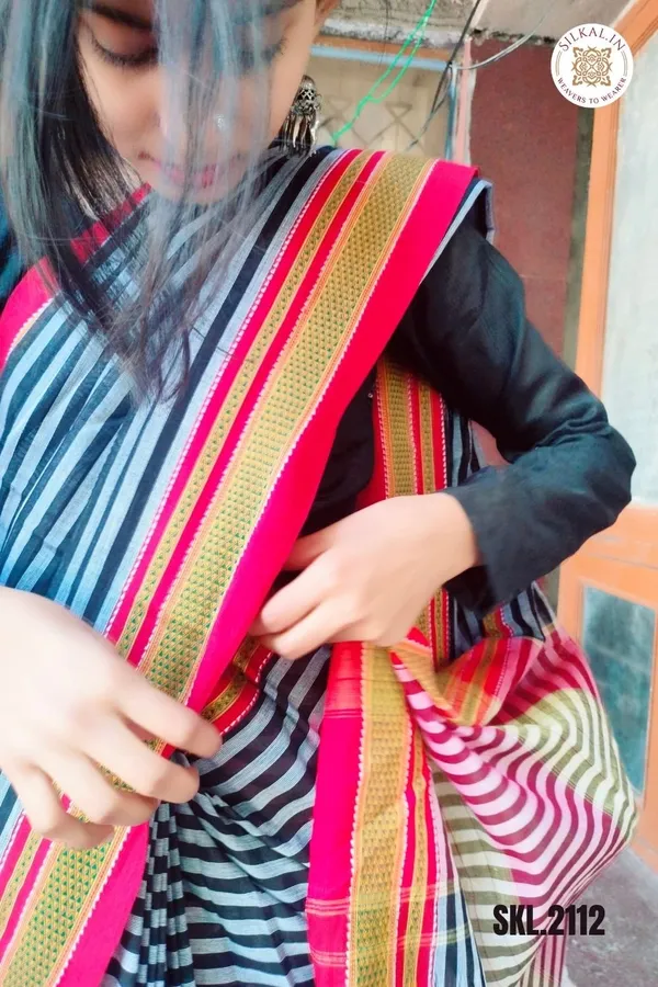 Patteda_Anchu_Stripe_With_Chikki_Paras_Border_Saree_Code-_SKL1536