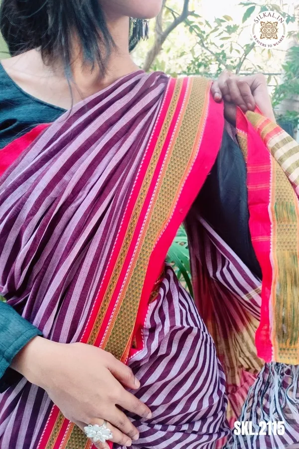 Patteda_Anchu_Stripe_With_Chikki_Paras_Border_Saree_Code-_SKL1538
