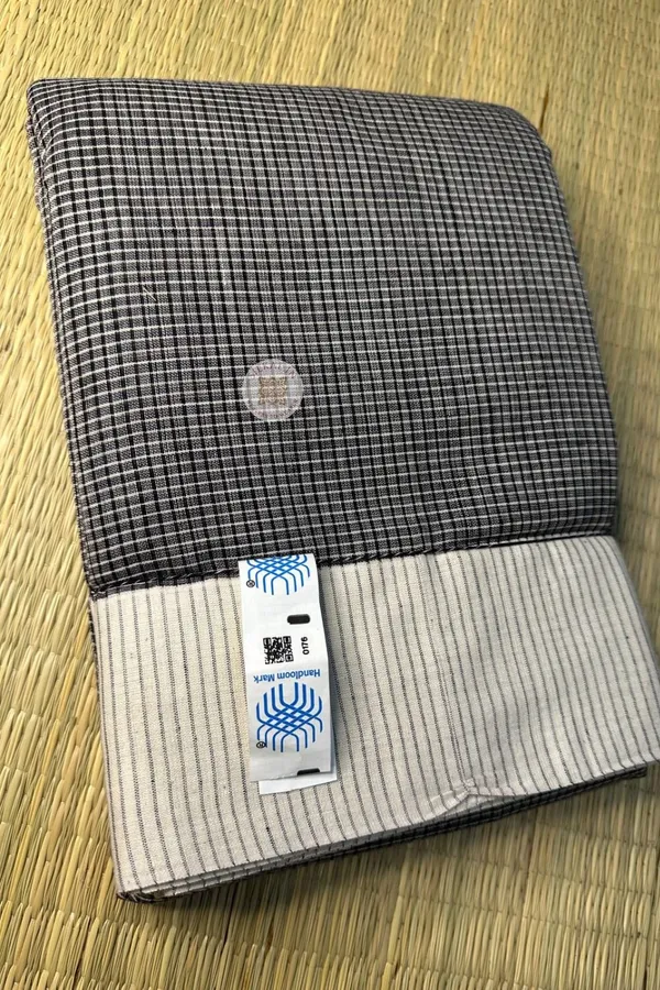 Patteda_Anchu_Checks_With_Plain_Border_Saree_Code-_SKL1340