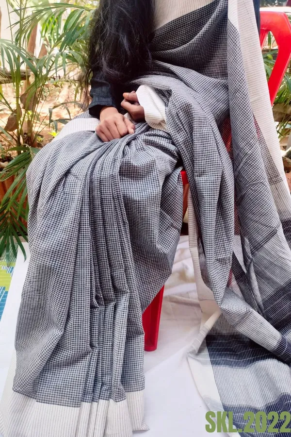 Patteda_Anchu_Checks_With_Plain_Border_Saree_Code-_SKL1340