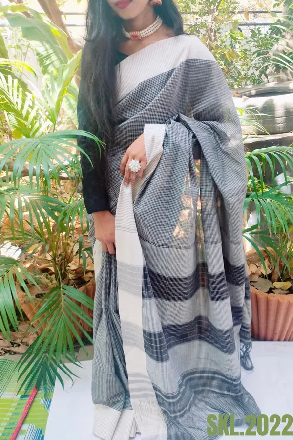 Patteda_Anchu_Checks_With_Plain_Border_Saree_Code-_SKL1340
