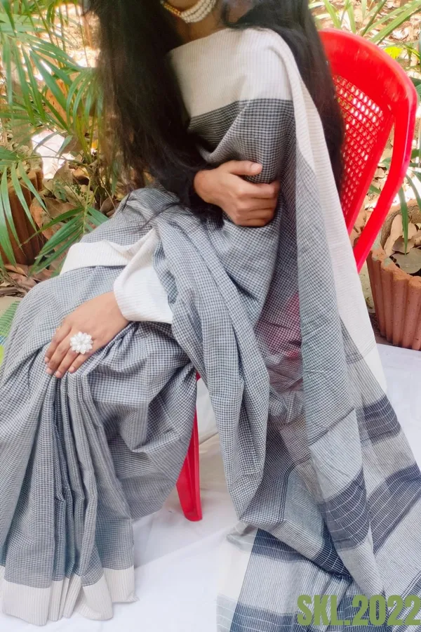 Patteda_Anchu_Checks_With_Plain_Border_Saree_Code-_SKL1340