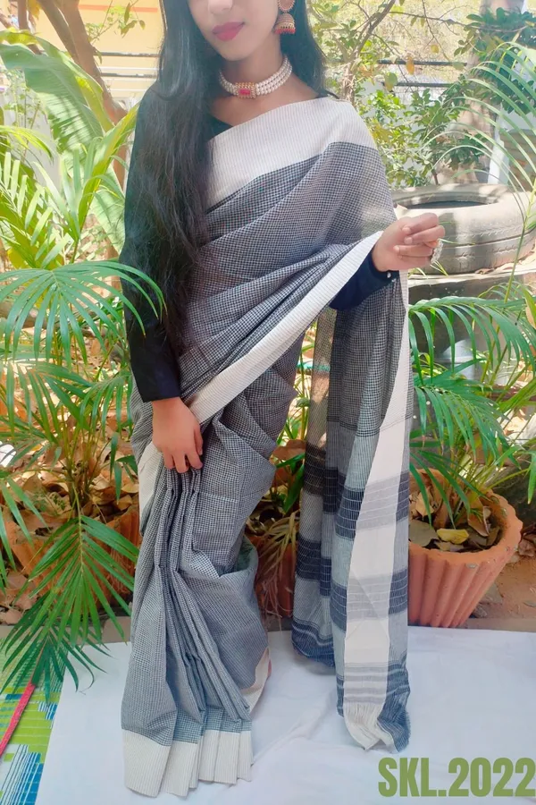 Patteda_Anchu_Checks_With_Plain_Border_Saree_Code-_SKL1340