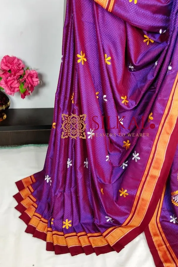 Traditional_Khun_Kasuti_Saree_SKL03935