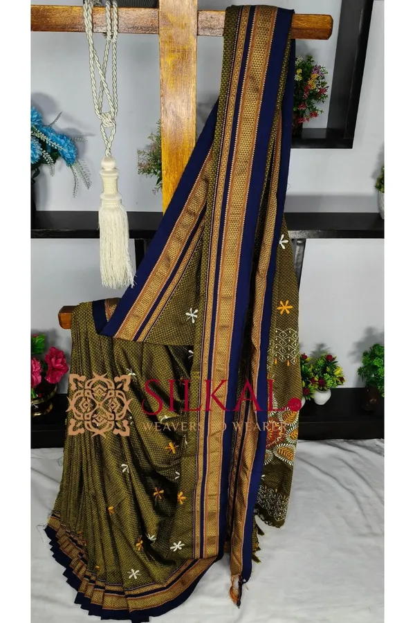 Traditional_Khun_Kasuti_Saree_SKL04259