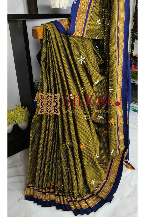 Traditional_Khun_Kasuti_Saree_SKL04259