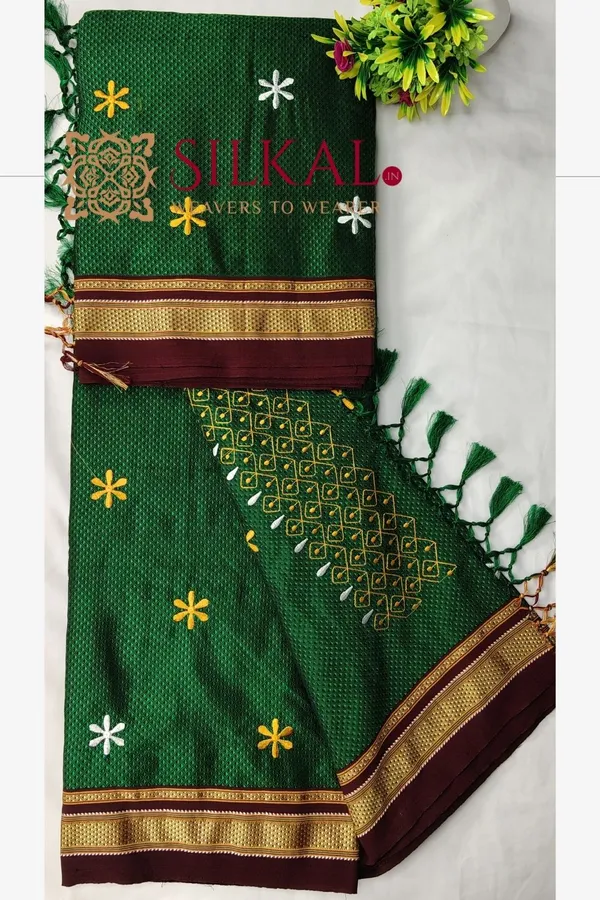 Traditional_Khun_Kasuti_Saree_SKL04265