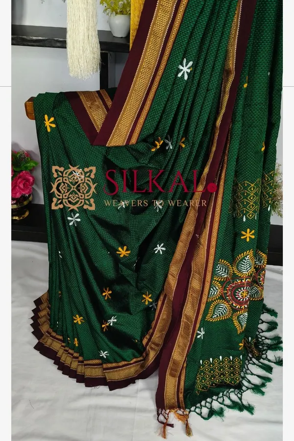 Traditional_Khun_Kasuti_Saree_SKL04265
