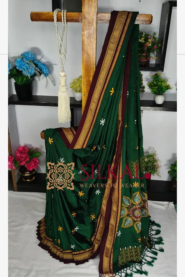 Traditional_Khun_Kasuti_Saree_SKL04265