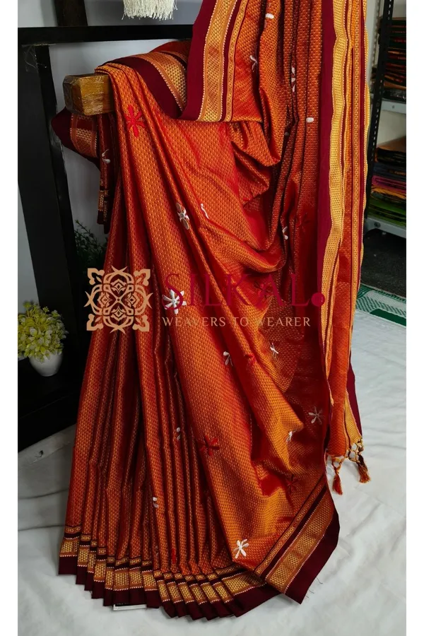 Traditional_Khun_Kasuti_Saree_SKL04269