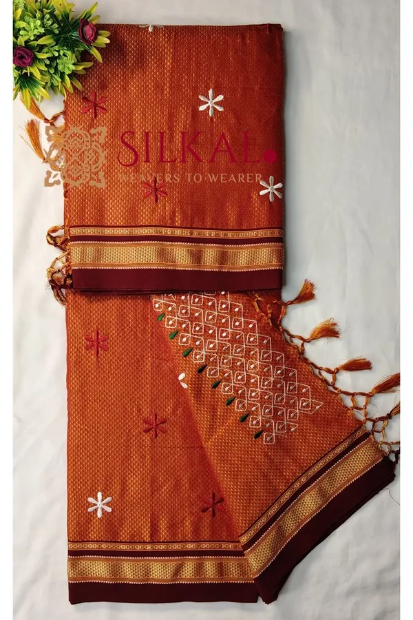 Traditional_Khun_Kasuti_Saree_SKL04269