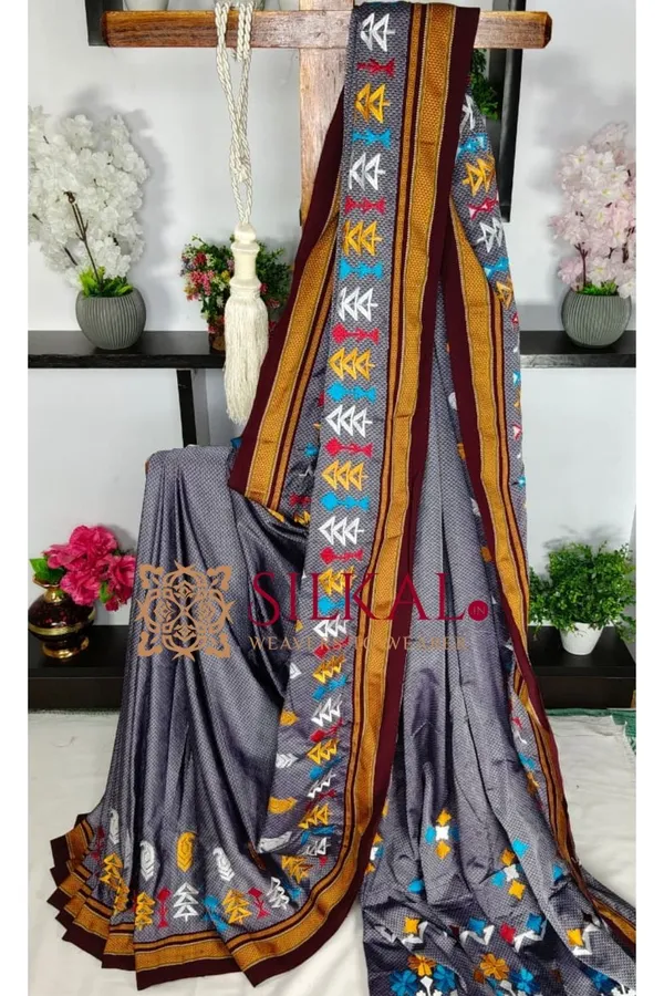 Traditional_khun_Kasuti_Saree_SKL03927