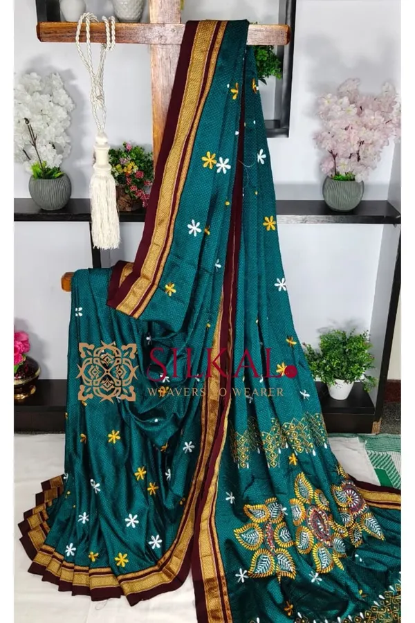 Traditional_khun_Kasuti_Saree_SKL03929