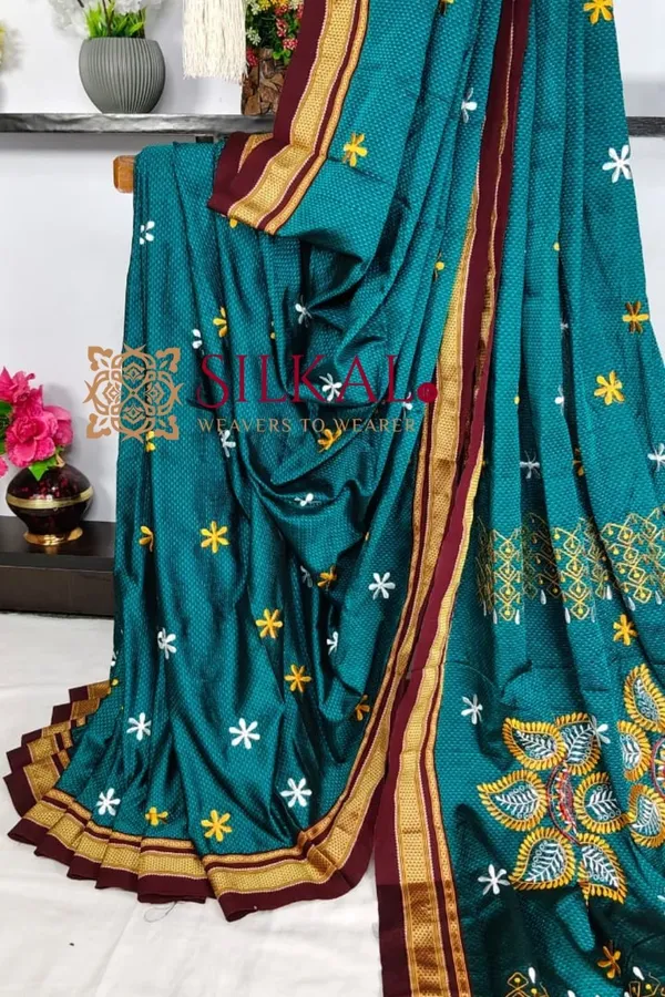 Traditional_khun_Kasuti_Saree_SKL03929