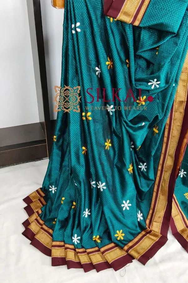 Traditional_khun_Kasuti_Saree_SKL03929