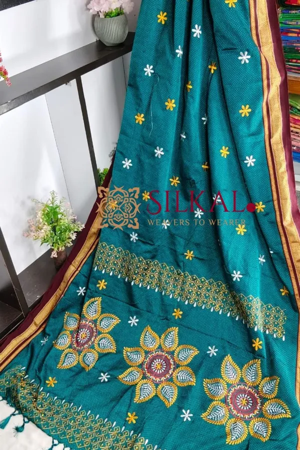 Traditional_khun_Kasuti_Saree_SKL03929