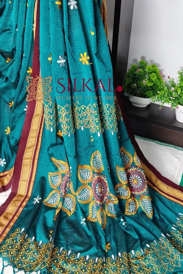 Traditional_khun_Kasuti_Saree_SKL03929