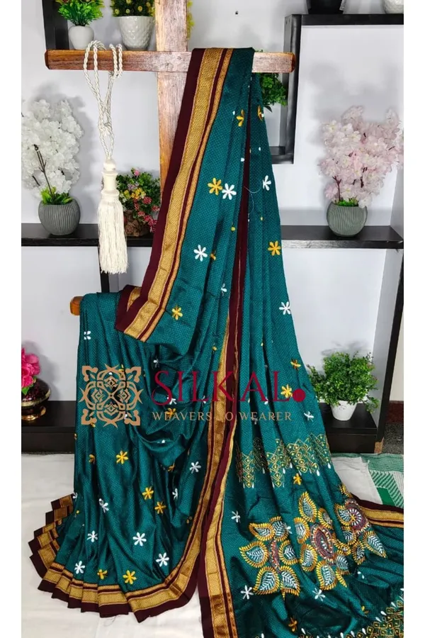 Traditional_khun_Kasuti_Saree_SKL03929