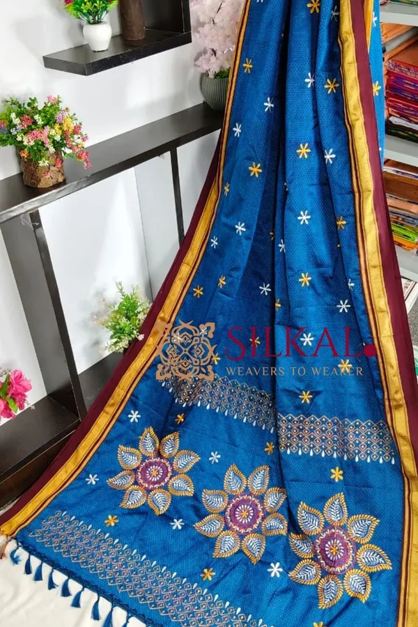 Traditional_khun_Kasuti_Saree_SKL03936