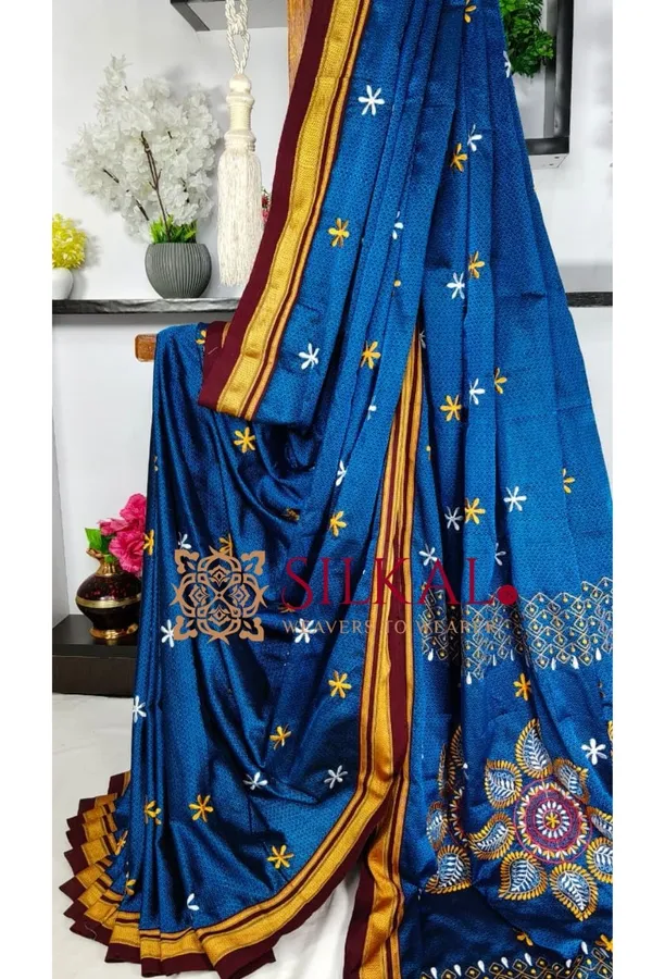 Traditional_khun_Kasuti_Saree_SKL03936