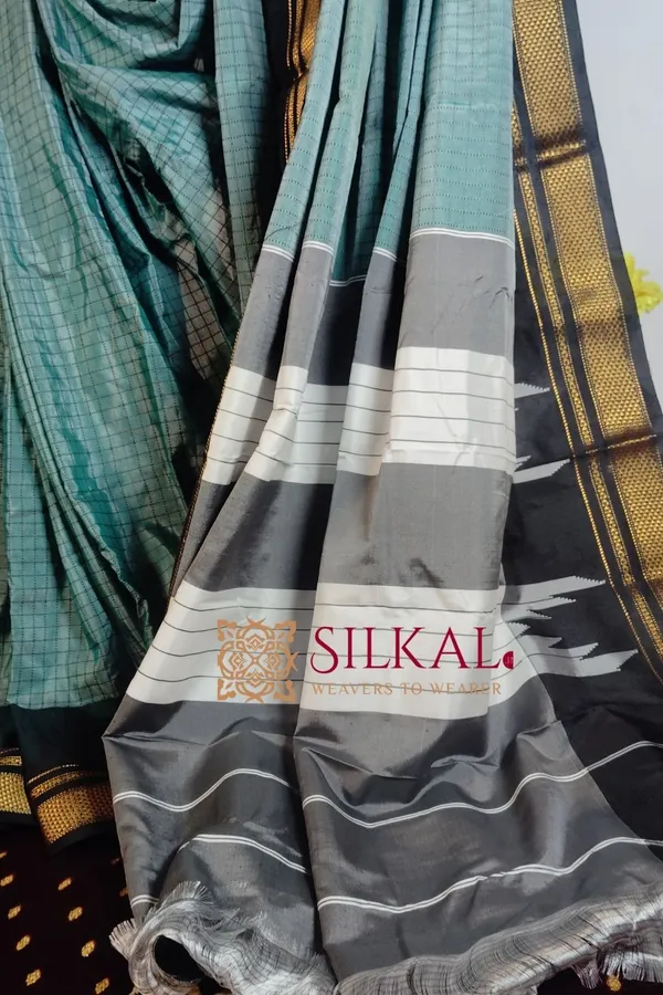 One_Side_Border_Chandarana_Temple_Saree_Code-_SKL1112