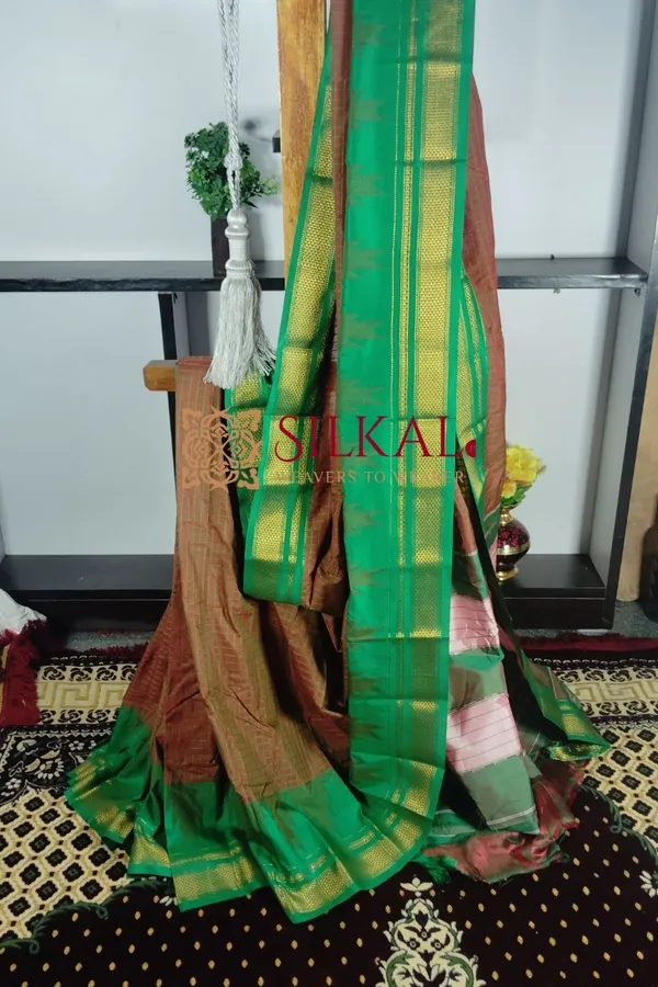 One_Side_Border_Chandarana_Temple_Saree_Code-_SKL1777