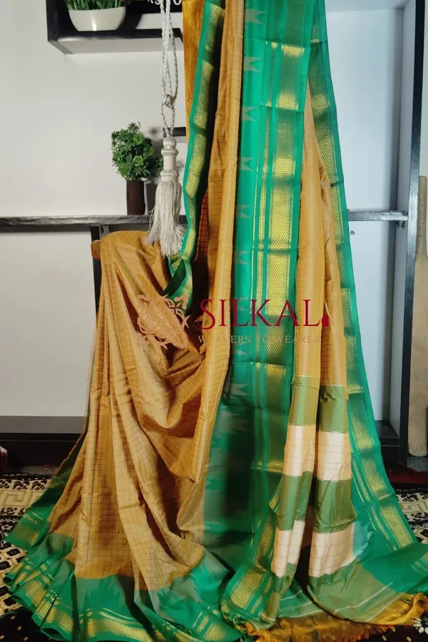 One_Side_Border_Chandarana_Temple_Saree_Code-_SKL1775