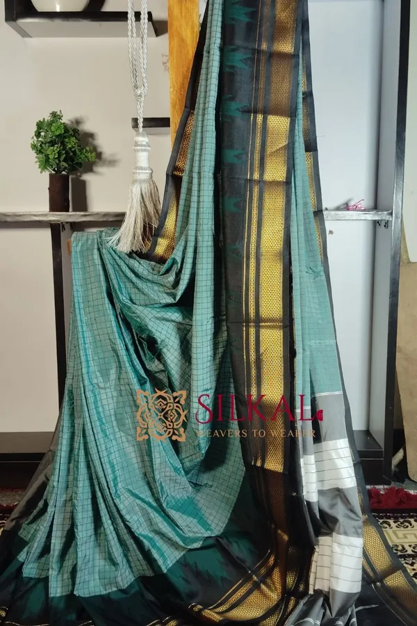One_Side_Border_Chandarana_Temple_Saree_Code-_SKL1112