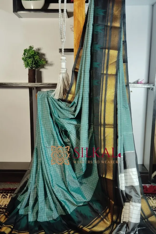 One_Side_Border_Chandarana_Temple_Saree_Code-_SKL1112