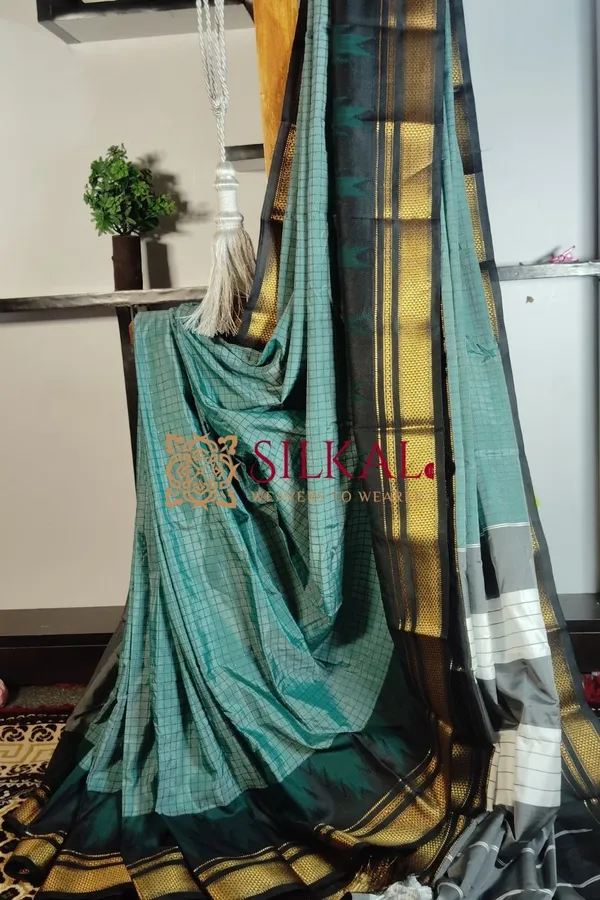 One_Side_Border_Chandarana_Temple_Saree_Code-_SKL1112