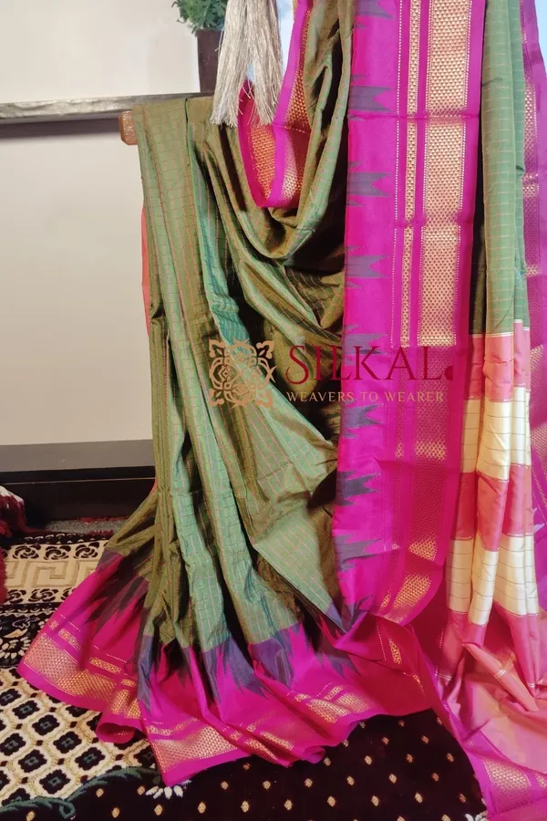 One_Side_Border_Chandarana_Temple_Saree_Code-_SKL1312