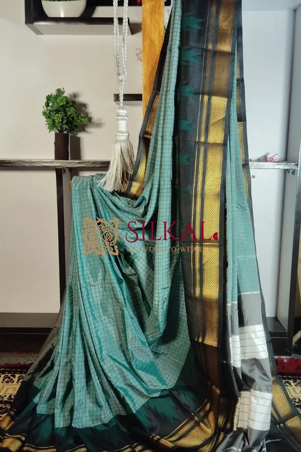 One_Side_Border_Chandarana_Temple_Saree_Code-_SKL1112