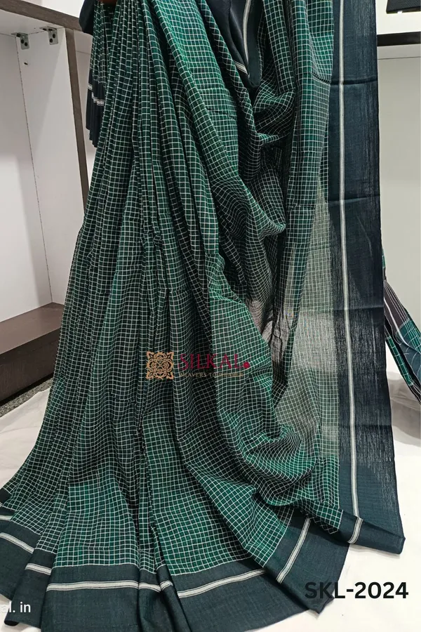 Patteda_Anchu_Checks_With_Plain_Border_Saree_Code-_SKL1667