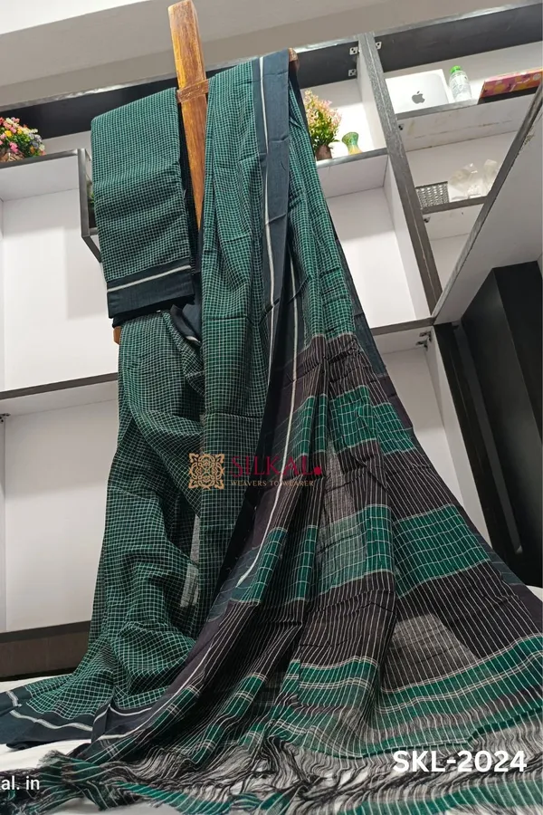 Patteda_Anchu_Checks_With_Plain_Border_Saree_Code-_SKL1667