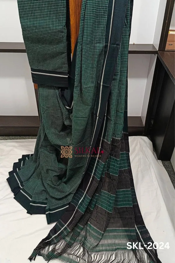 Patteda_Anchu_Checks_With_Plain_Border_Saree_Code-_SKL1667