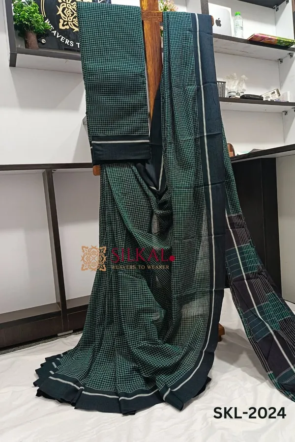 Patteda_Anchu_Checks_With_Plain_Border_Saree_Code-_SKL1667