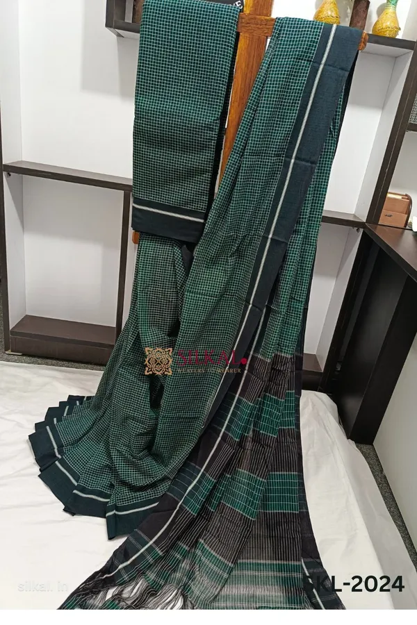 Patteda_Anchu_Checks_With_Plain_Border_Saree_Code-_SKL1667