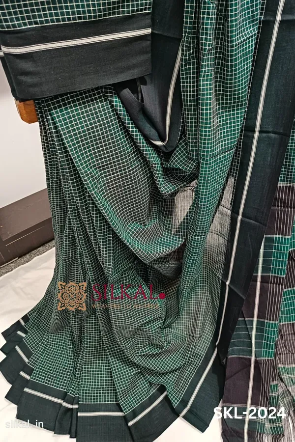 Patteda_Anchu_Checks_With_Plain_Border_Saree_Code-_SKL1667
