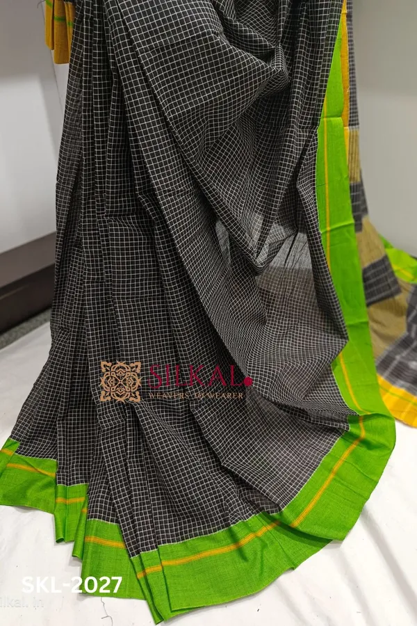 Patteda_Anchu_Checks_With_Plain_Border_Saree_Code-_SKL1085