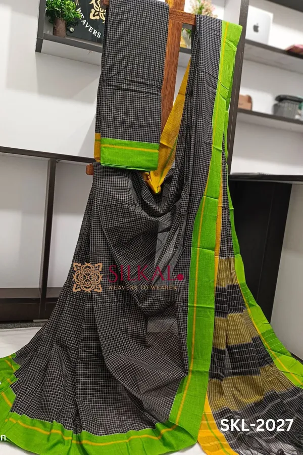 Patteda_Anchu_Checks_With_Plain_Border_Saree_Code-_SKL1085