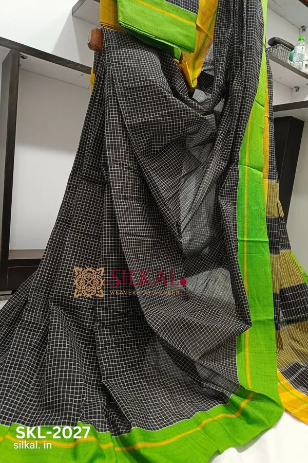 Patteda_Anchu_Checks_With_Plain_Border_Saree_Code-_SKL1085