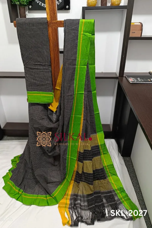 Patteda_Anchu_Checks_With_Plain_Border_Saree_Code-_SKL1085