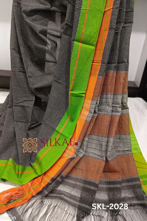 Patteda_Anchu_Checks_With_Plain_Border_Code-_SKL1222