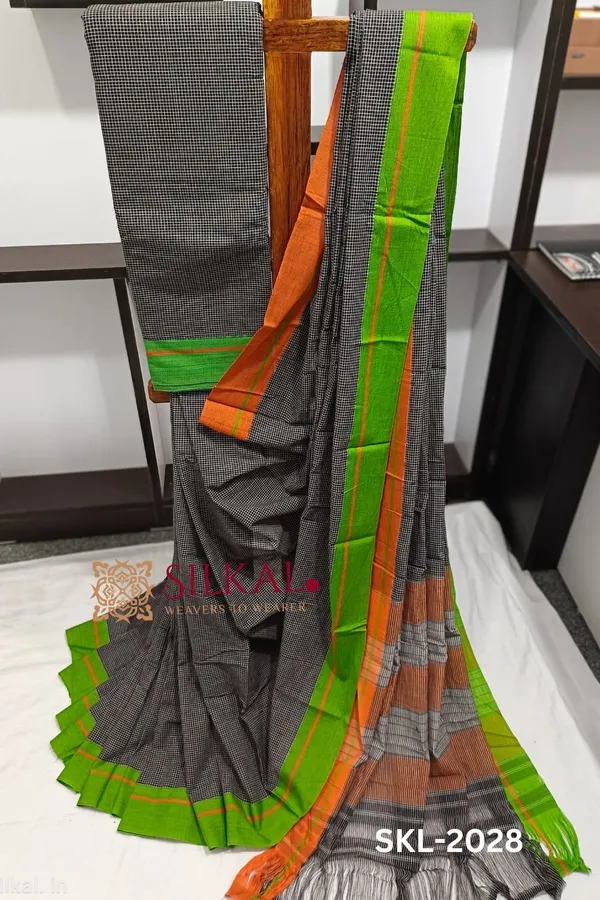 Patteda_Anchu_Checks_With_Plain_Border_Code-_SKL1222