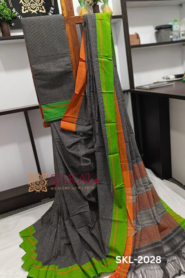 Patteda_Anchu_Checks_With_Plain_Border_Code-_SKL1222