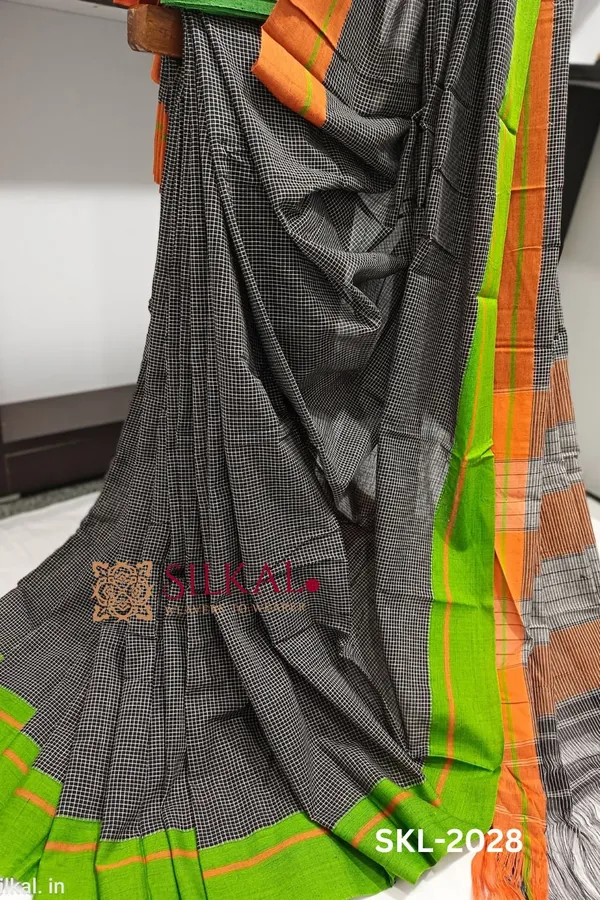Patteda_Anchu_Checks_With_Plain_Border_Code-_SKL1222
