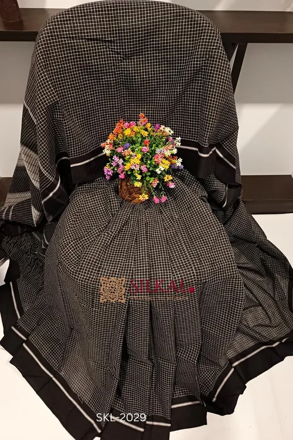 Patteda_Anchu_Checks_With_Plain_Border_Saree_Code-_SKL1061